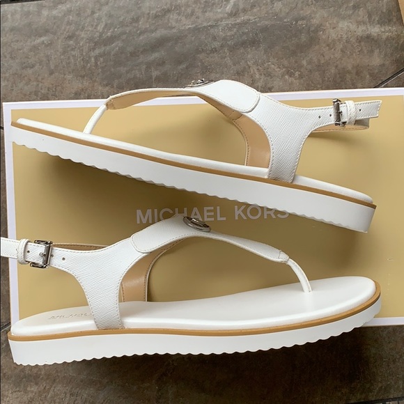 MICHAEL KORS JUDY THONG SAFFIANO PVC OPTIC WHITE - Picture 15 of 16